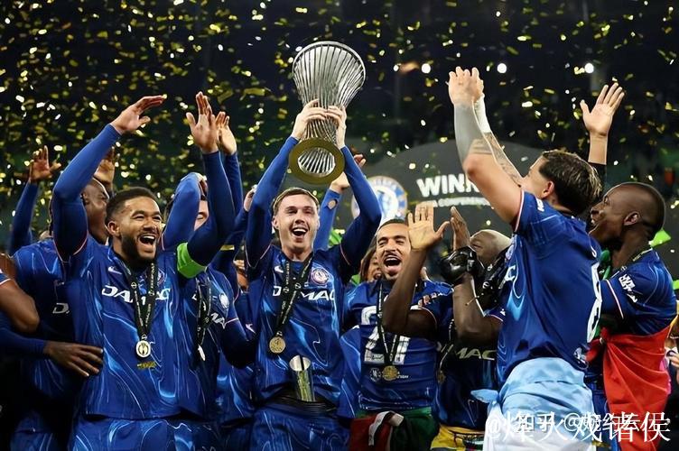 舒波莫廷晒与贝尔评述比赛合照：切尔西取得当之无愧的胜利