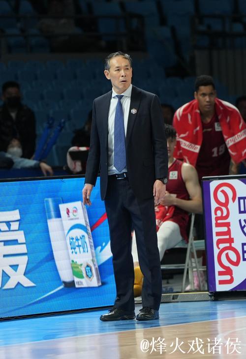 曾凡博12分首钢6人上双胜四川 宁波不敌同曦 曾凡博12分首钢6人上双胜四川 宁波不敌同曦